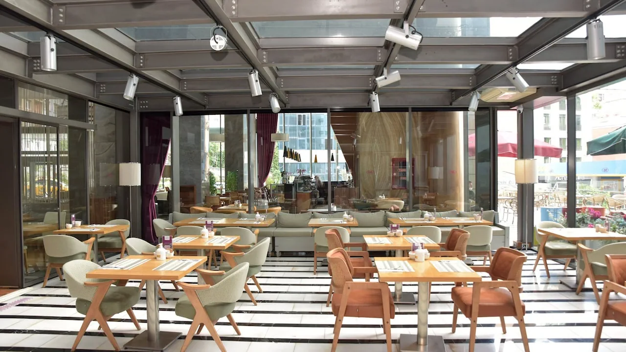 الفندق كراون بلازا حربيه - إسطبول